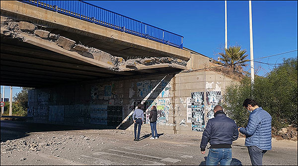 El accidente de un camión grúa contra un puente de la N-332 - Objetivo Torrevieja