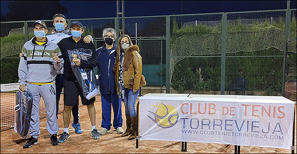 el equipo Junior ha ganado en cuartos de final de la primera división del campeonato de la comunidad valenciana