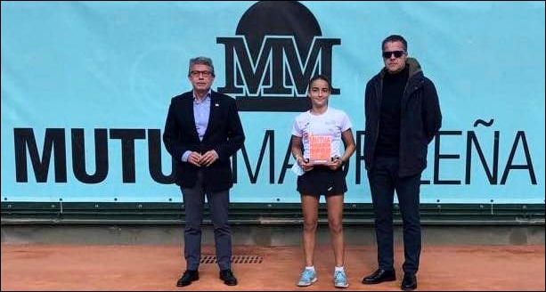 Charo Esquiva, campeona del “Mutua Madrid” Open Sub-16 de Murcia.