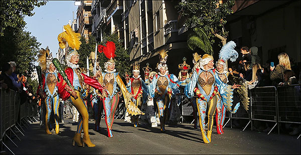 Más de seis mil personas vivieron un espectacular desfile de carnaval.