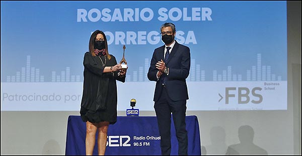 La presidenta del Casino, Rosario Soler, Premio a la Cultura en la IV Edición de los Premios Radio Orihuela.