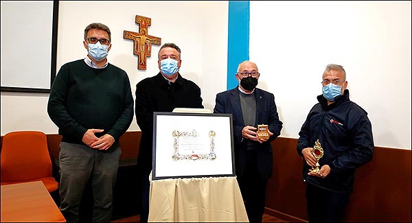 La Orden Franciscana de Tierra Santa concede una reliquia de la Casa de la Virgen María en Nazaret