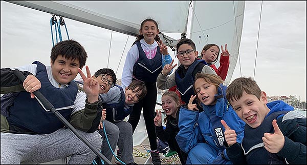 Todos los niños y niñas de 4º primaria ya navegan con el programa "El cole en el mar"”