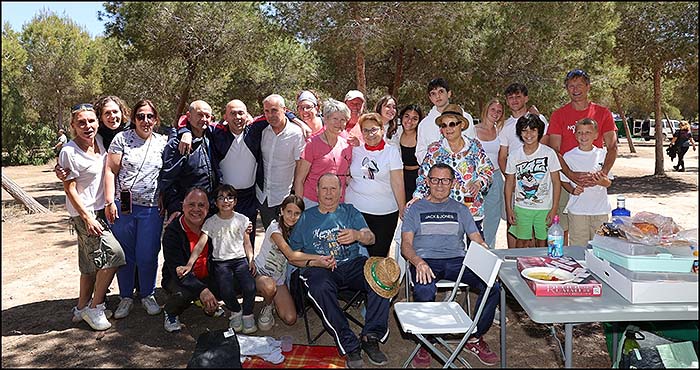 Torrevieja celebró San Vicente Ferrer a base de monas y buenas viandas en el campo.