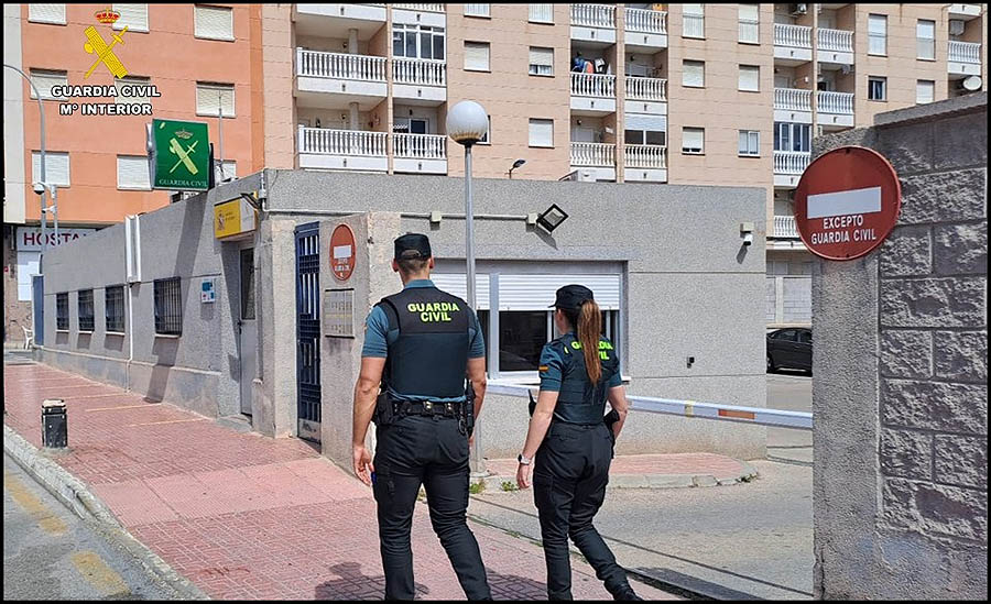 La Guardia Civil de Torrevieja detiene a una mujer que contaba con 12 requisitorias judiciales en vigor