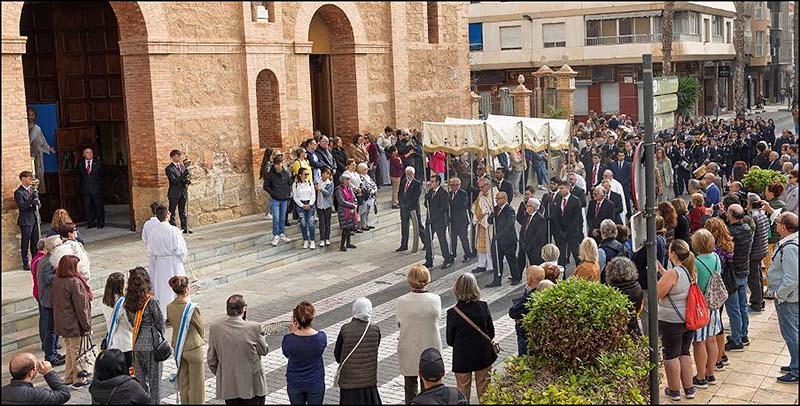 La Procesión del Comulgar, cierra en Torrevieja los actos de la Semana Santa